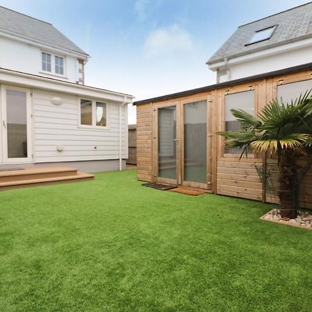 Near Beaches, Contemporary Home In Village Centre Saint Merryn Exterior photo