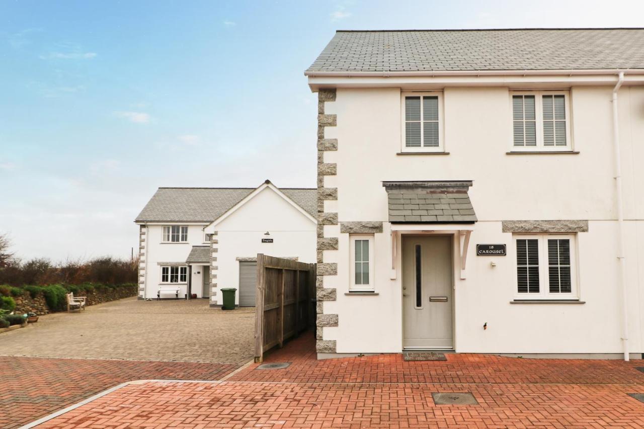 Near Beaches, Contemporary Home In Village Centre Saint Merryn Exterior photo